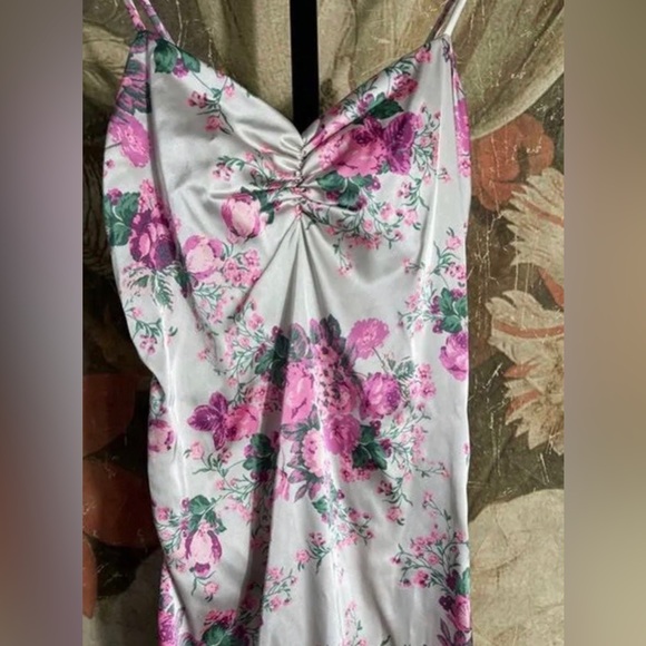 Floral ruched for love and lemons dress! - Picture 4 of 4